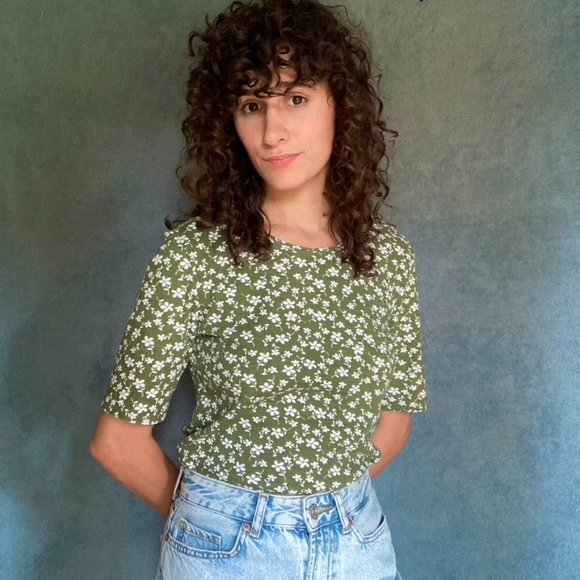 Green and white flower pattern shirt! - Picture 3 of 4